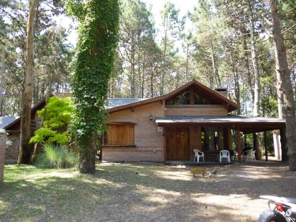 4 Ambientes en Inmejorable Ubicacion - Garage Techado - A 3 cuadras del mar - A 2 cuadras del centro comercial - Casa/Chalet en Costa del Este