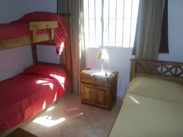 Complejo Las Lilas - 3 Ambientes con Entrada de Auto - A 5 cuadras del mar - a 1 cuadra de la Av. Fragata Sarmiento - Casa/Chalet en Aguas Verdes
