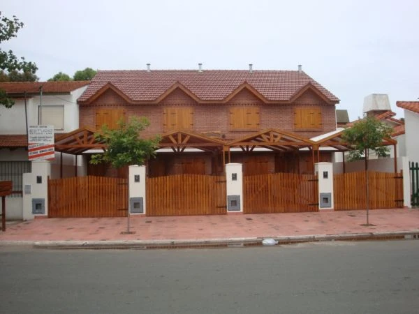 Complejo Paraiso - Un Lugar Para Disfrutar - 4 Ambientes al Frente - Cochera Cubierta - A 2 cuadras del mar - a 2 cuadras del centro comercial - Dúplex/Tríplex en La Lucila del Mar