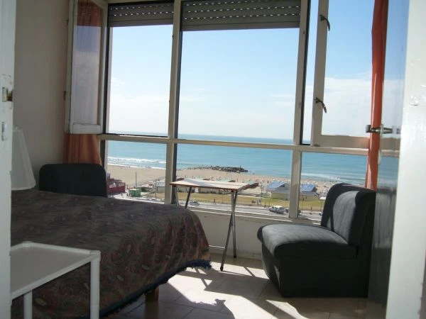 2 Ambientes con Espacio Guardacoche - Vista al Mar - Frente a la plaza de los niños - Departamento en Miramar