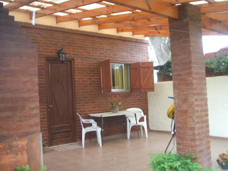 2 Ambientes con Parque - Entrada de Auto - Sofre Asfalto - A 6 cuadras del mar - a 10 cuadras del centro - a 10 cuadras de San Bernardo - Casa/Chalet en Mar de Ajó