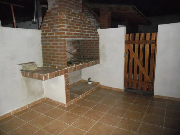 3 Ambientes con Parque - Entrada de Auto - Sobre Asfalto - A 7 cuadras del mar - a 10 cuadras del centro - a 10 cuadras de San Bernardo - Casa/Chalet en Mar de Ajó