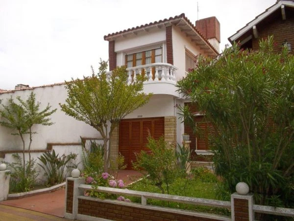 3 Ambientes en Planta Alta - Terreno con Arboles Frutales y Flores - A 5 cuadras del mar - a 4 cuadras de Av. Chiozza - Departamento en San Bernardo