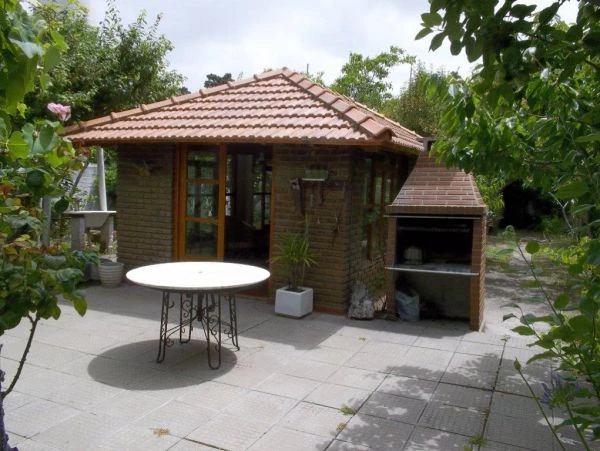 3 Ambientes en Planta Alta - Terreno con Arboles Frutales y Flores - A 5 cuadras del mar - a 4 cuadras de Av. Chiozza - Departamento en San Bernardo