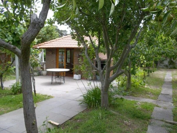 3 Ambientes en Planta Alta - Terreno con Arboles Frutales y Flores - A 5 cuadras del mar - a 4 cuadras de Av. Chiozza - Departamento en San Bernardo