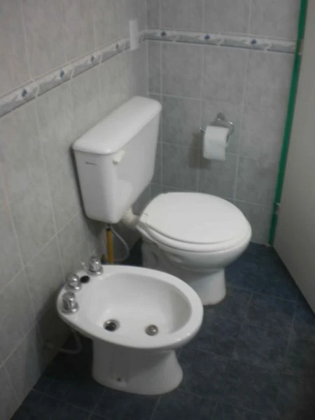 3 Ambientes Amplios - 1er Piso a la Calle - Zona Residencial - A 6 cuadras del mar - a 4 cuadras del centro comercial - Departamento en San Bernardo