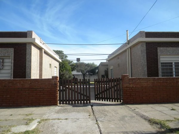 3 Amplios Ambientes - Entrada de Auto - Ideal para Descansar - A 1 cuadra del mar - a 1 cuadra del muelle de pescadores - Casa/Chalet en Mar de Ajó