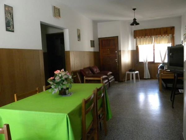 3 Amplios Ambientes - Entrada de Auto - Ideal para Descansar - A 1 cuadra del mar - a 1 cuadra del muelle de pescadores - Casa/Chalet en Mar de Ajó