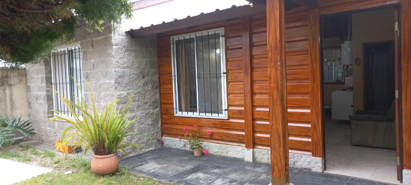 Cabaña para 5 personas - A 6 cuadras de la playa sobre Fragata Sarmiento. - Cabaña en Aguas Verdes
