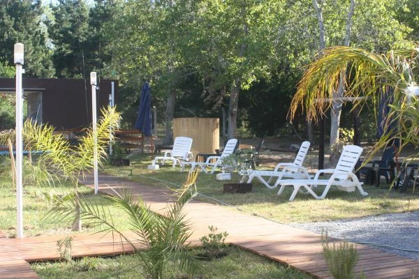 Complejo Las Palmeras - Muy Amplio - Totalmente Equipado - Estacionamiento - A 2 cuaras de Av. Salta - a 8 cuadras del mar - Departamento en La Lucila del Mar