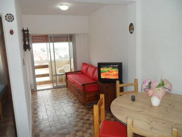 2½ Ambientes en 6to Piso por Ascensor - Balcon a la Calle - Vista al Mar - A 1 cuadra del mar - Departamento en San Bernardo