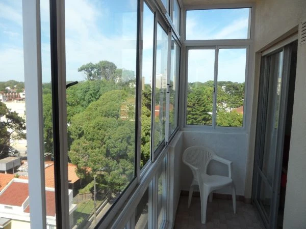 2½ Ambientes en 6to Piso por Ascensor - Balcon a la Calle - Vista al Mar - A 1 cuadra del mar - Departamento en San Bernardo