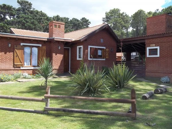4 Ambientes con Cochera - El Pinar - A 4 cuadras del mar - Cabaña en La Lucila del Mar