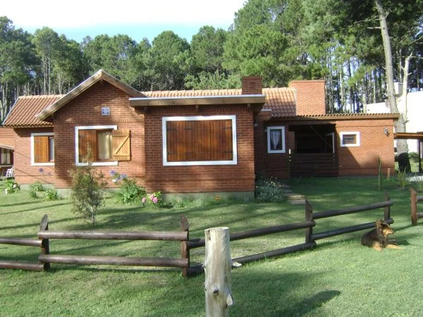 4 Ambientes con Cochera - El Pinar - A 4 cuadras del mar - Cabaña en La Lucila del Mar