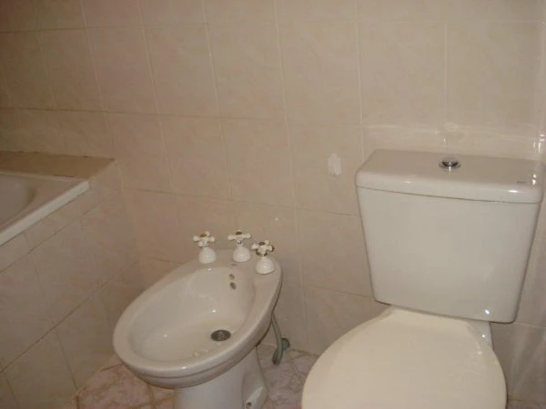 4 Comodos Ambientes - Entrada para Coche Cerrada - A 4 cuadras del mar - Dúplex/Tríplex en Mar de Ajó