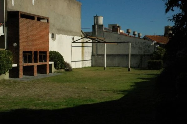 3 Ambientes en 4to Piso - Balcon con Vista al Mar - Cochera Fija - A 4 cuadras de la playa - a 3 cuadras del centro comercial - Departamento en Santa Teresita