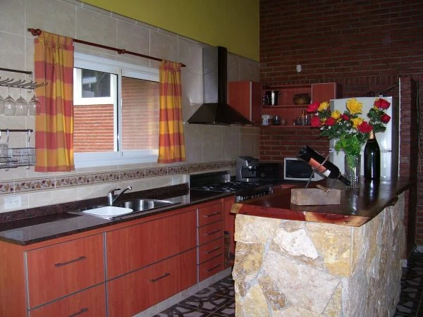 5 Amplios Ambientes - Muy Comodo y Luminoso - Totalmente Equipado - Entrada para 3 Vehiculos - El Pinar - a 4 cuadras del mar - Casa/Chalet en La Lucila del Mar