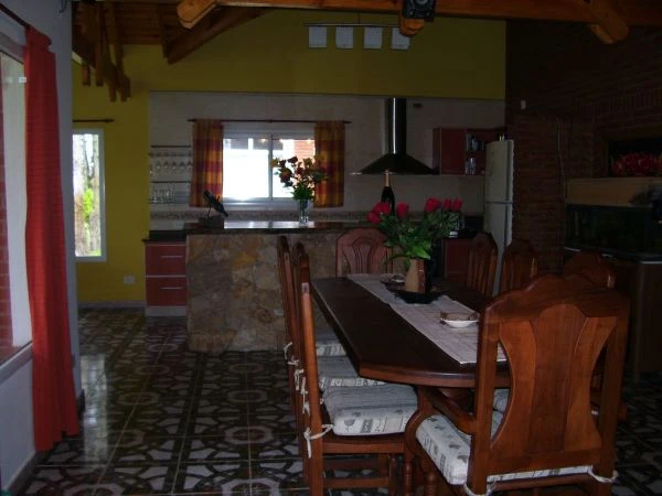 5 Amplios Ambientes - Muy Comodo y Luminoso - Totalmente Equipado - Entrada para 3 Vehiculos - El Pinar - a 4 cuadras del mar - Casa/Chalet en La Lucila del Mar