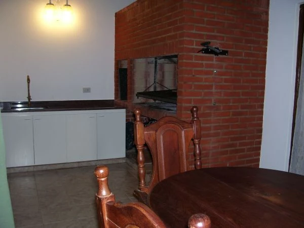 5 Amplios Ambientes - Muy Comodo y Luminoso - Totalmente Equipado - Entrada para 3 Vehiculos - El Pinar - a 4 cuadras del mar - Casa/Chalet en La Lucila del Mar