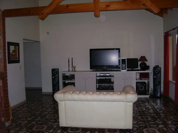 5 Amplios Ambientes - Muy Comodo y Luminoso - Totalmente Equipado - Entrada para 3 Vehiculos - El Pinar - a 4 cuadras del mar - Casa/Chalet en La Lucila del Mar