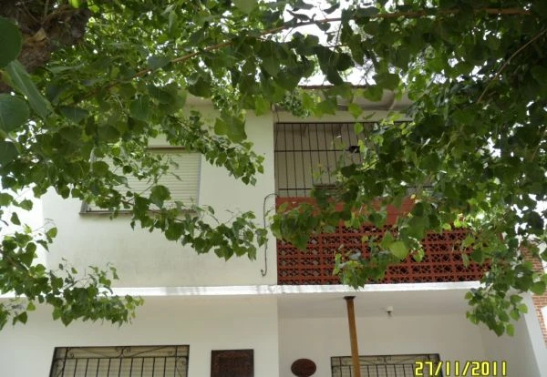 3 Ambientes Muy Amplios en 1er Piso - Entrada de Auto - A 3 cuadras del mar - a 2 cuadras de Jorge Newbery - Departamento en Mar de Ajó