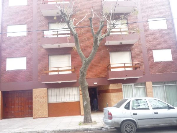 2 Ambientes en 2do Piso - Pleno Centro - Muy Luminoso - A 2 cuadras de la peatonal - a 3 cuadras del mar - Departamento en San Bernardo