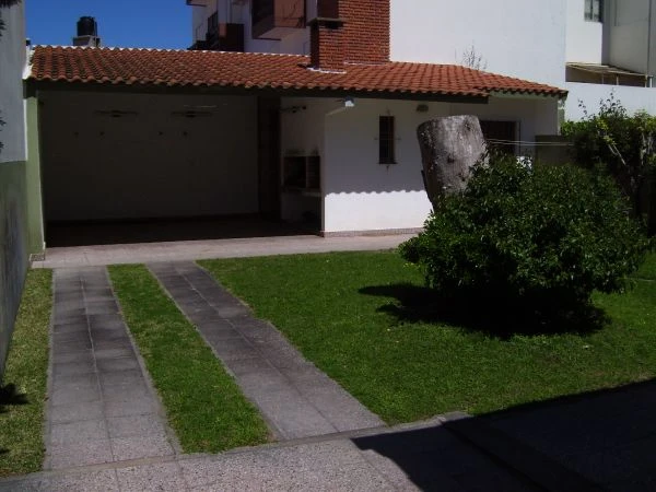 4 Ambientes - Cochera para 2 Autos - A 3 cuadras del mar - Casa/Chalet en San Bernardo