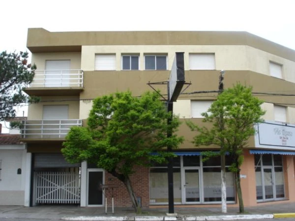 3 Ambientes - Estacionamiento - A 2 cuadras del mar - a 5 cuadras del centro - a 15 cuadra del centro de San Bernardo - Departamento en Mar de Ajó
