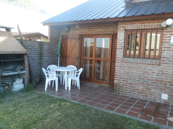 4 Ambientes - Cochera Cubierta - Atendido por sus Dueños - A 1 cuadra de la avenida principal - zona residencial - Casa/Chalet en Mar de Ajó