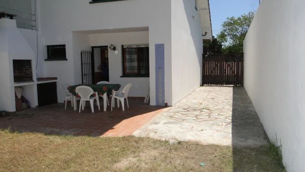 4 Ambientes - A 4 cuadras del mar - a 4 cuadras de Av. 4 y Paseo 144 - Dúplex/Tríplex en Villa Gesell