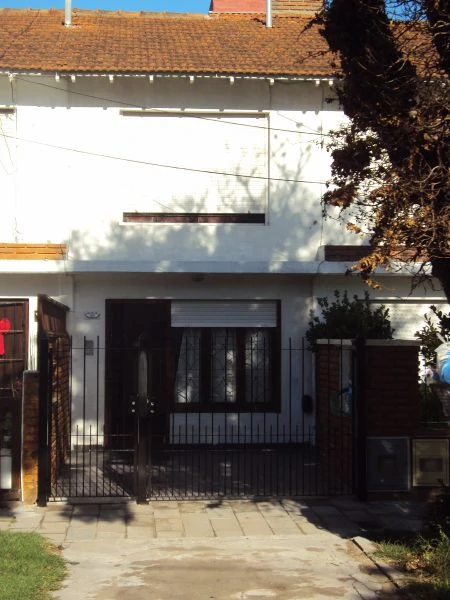 4 Ambientes - Espacio Guardacoche - A 1½ cuadra del mar - Dúplex/Tríplex en Mar de Ajó