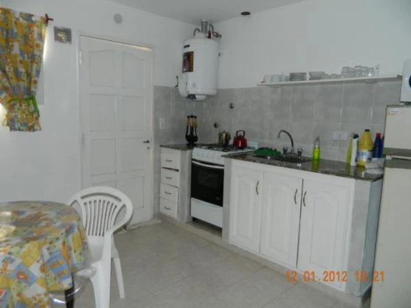 2 Ambientes en 1er Piso por Escalera - Cohera Semicubierta - Barrio Tranquilo - Calle Asfaltada - A 6 cuadras del mar - Departamento en Mar de Ajó