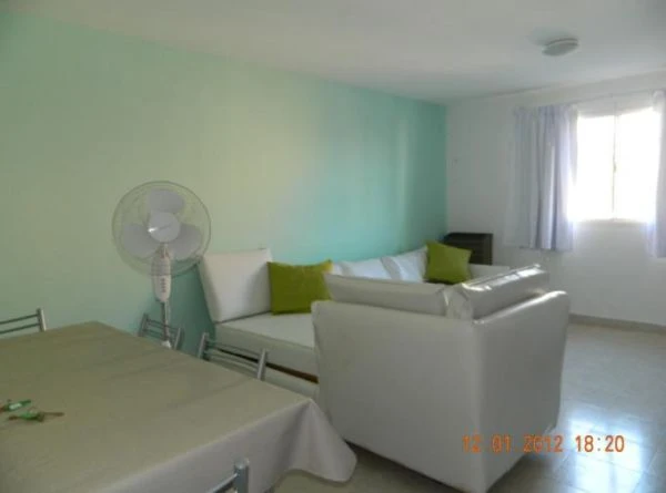 2 Ambientes en 1er Piso por Escalera - Cohera Semicubierta - Barrio Tranquilo - Calle Asfaltada - A 6 cuadras del mar - Departamento en Mar de Ajó