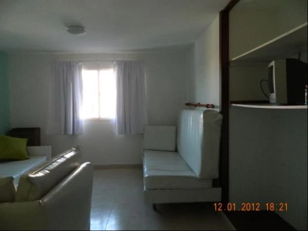 2 Ambientes en 1er Piso por Escalera - Cohera Semicubierta - Barrio Tranquilo - Calle Asfaltada - A 6 cuadras del mar - Departamento en Mar de Ajó