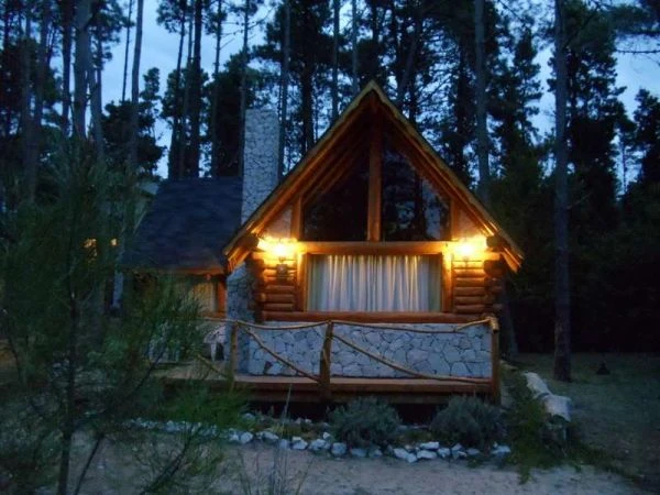 Cabañas Patagonia Playa - Cabañas de Cipres en el Bosque - Atendido por sus Dueños - A 2 cuadras del centro - a 5 cuadras del mar - Cabaña en Mar de las Pampas