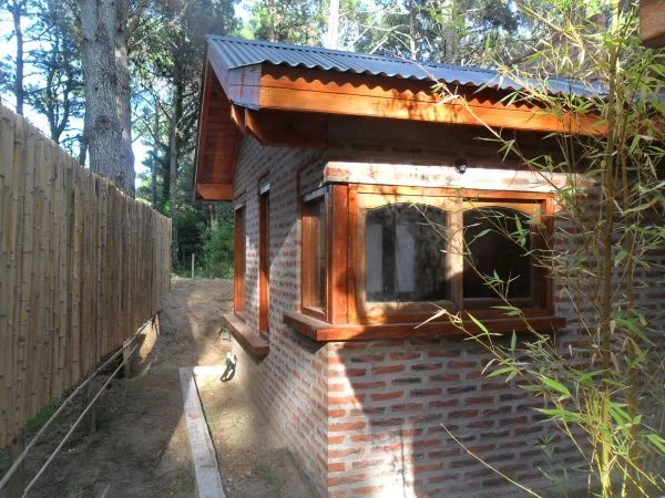 3 ambientes - 3 cuadras de la playa y 1 del centro - Cabaña en Costa del Este