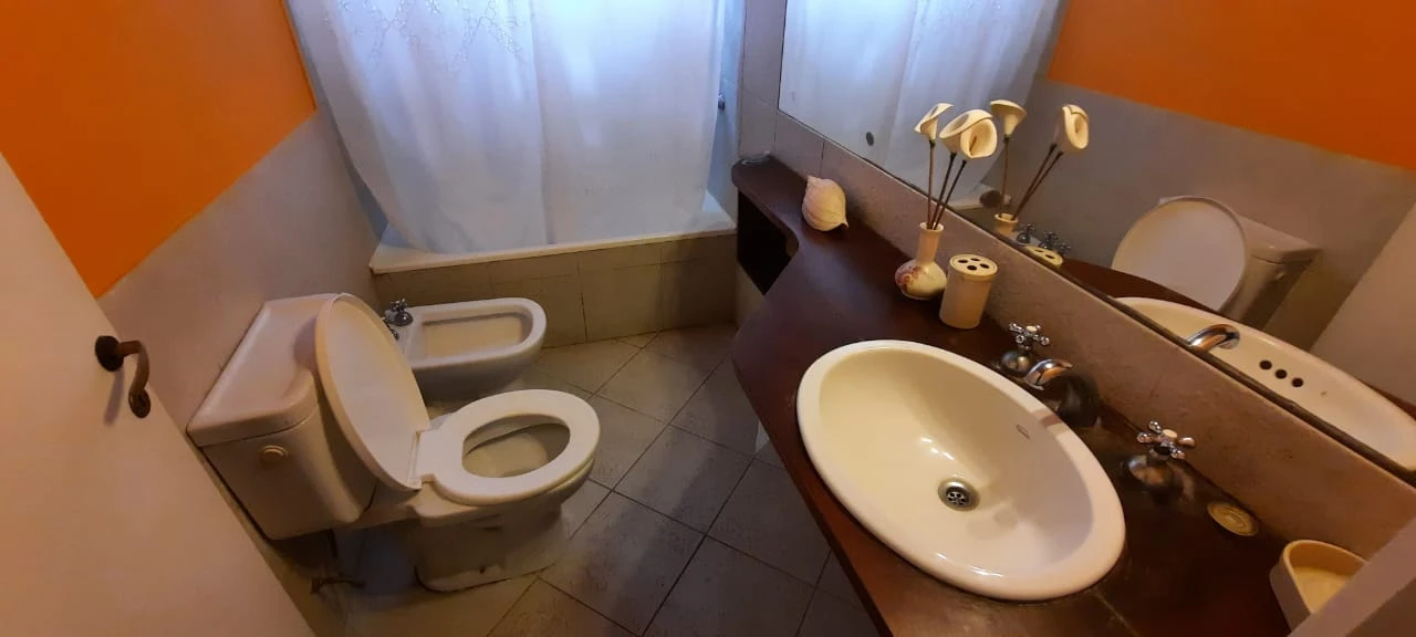 3 ambientes con entrada para autos - a 1 cuadra del mar - Cabaña en Mar de las Pampas