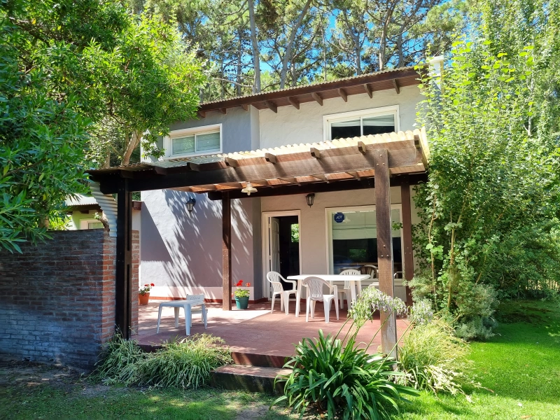 3 ambientes con entrada para autos - a 1 cuadra del mar - Cabaña en Mar de las Pampas