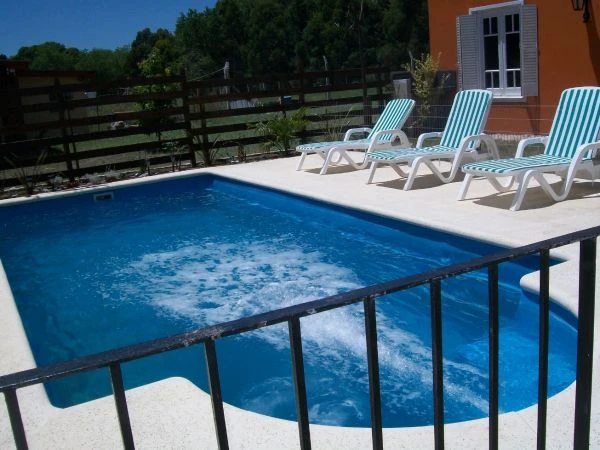 Complejo: 2 Ambientes con Estacionamiento - Piscina Compartida y Solarium - A 5 cuadras del centro - a 7 cuadras de la playa - Cabaña en La Lucila del Mar
