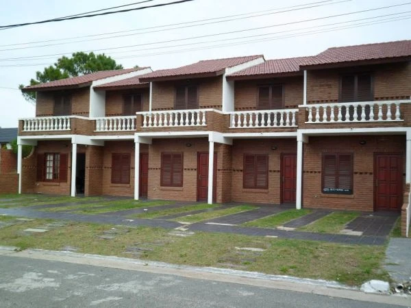 3 Ambientes - Zona Centro - Entrada de Auto - A ½ cuadra del mar - a 1 cuadra del balneario - Dúplex/Tríplex en Aguas Verdes