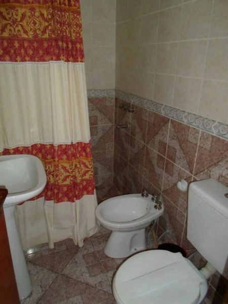 3 Ambientes - Zona Centro - Entrada de Auto - A ½ cuadra del mar - a 1 cuadra del balneario - Dúplex/Tríplex en Aguas Verdes