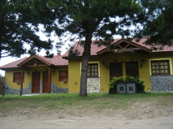 Cabañas Dulces Días - 3 Ambientes  con Estacionamiento - Playa Grande - Atendido por sus Dueños - A 2 cuadras del mar - Hermoso parque rodeado de pinos - Cabaña en Costa Azul