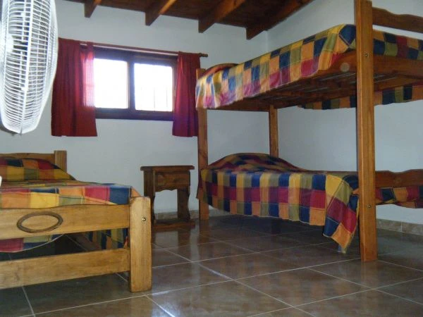 Cabañas Dulces Días - 3 Ambientes  con Estacionamiento - Playa Grande - Atendido por sus Dueños - A 2 cuadras del mar - Hermoso parque rodeado de pinos - Cabaña en Costa Azul