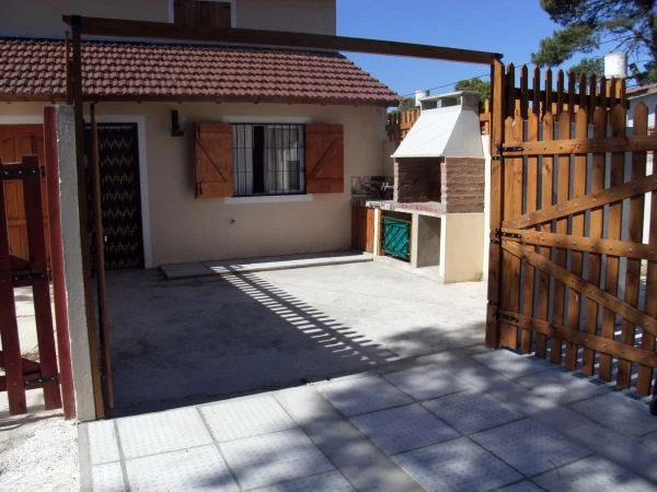 3 1/2 Ambientes al Frente - Estacionamiento - A 3 1/2 Cuadras del Mar - Dúplex/Tríplex en Mar del Tuyú