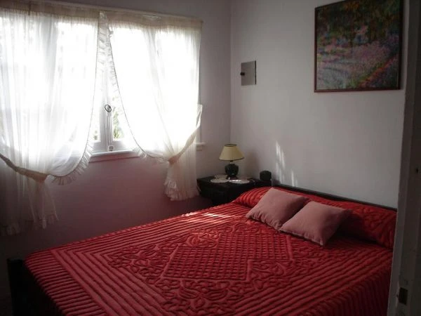 3 Ambientes - Entrada de Auto - Completamente Equipado. - A 7 Cuadras del Mar - A 2 Cuadras de Av. Sarmiento. - Casa/Chalet en Aguas Verdes