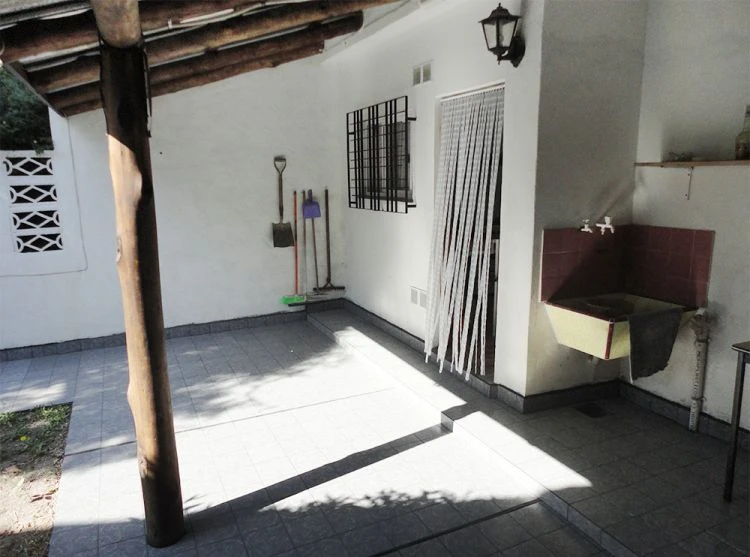 3 Ambientes - Con Cochera - Excelente lugar para descansar - A ½ Cuadra del Mar - A ½ Cuadra de Peatonal - Frente a Plaza de los Artesanos - Casa/Chalet en San Clemente
