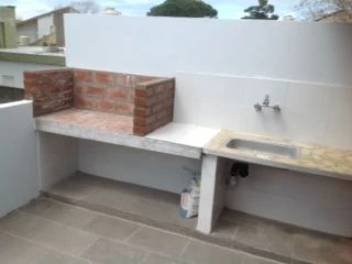3 Ambientes - Entrada de Auto - Atendido por su Dueño - Familiar y Tranquilo - A 3 Cuadras del Mar - A 8 Cuadras del Centro - A 11 Cuadras de Supermercado Coto. - Departamento en Mar de Ajó