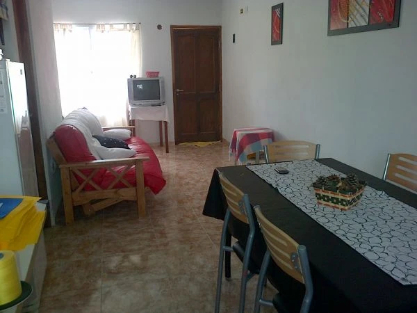 3 Ambientes - Entrada de Auto - Atendido por su Dueño - Familiar y Tranquilo - A 1 Cuadra del Mar - A 8 Cuadras del Centro - A 10 cuadras de Supermercado Coto - Dúplex/Tríplex en Mar de Ajó