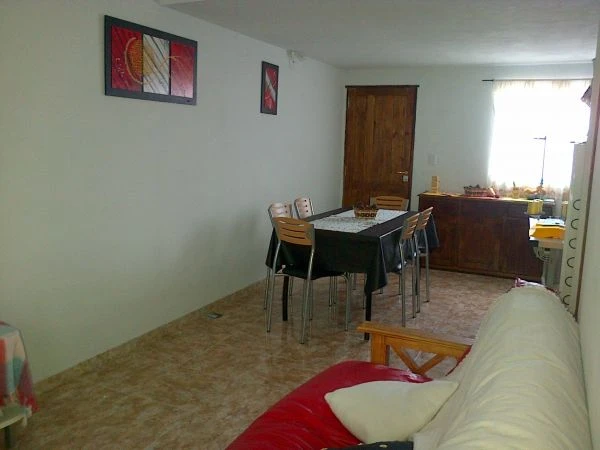 3 Ambientes - Entrada de Auto - Atendido por su Dueño - Familiar y Tranquilo - A 1 Cuadra del Mar - A 8 Cuadras del Centro - A 10 cuadras de Supermercado Coto - Dúplex/Tríplex en Mar de Ajó