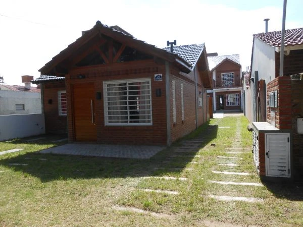 Chalet a estrenar. 3 amplios ambientes. Excelente Ubicación. -  A 2 cuadras del mar - Casa/Chalet en La Lucila del Mar
